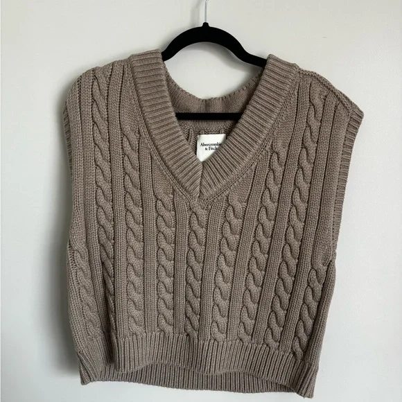 Abercrombie & Fitch Taupe Cable Knit V-Neck Sweater Vest - Picture 2 of 3